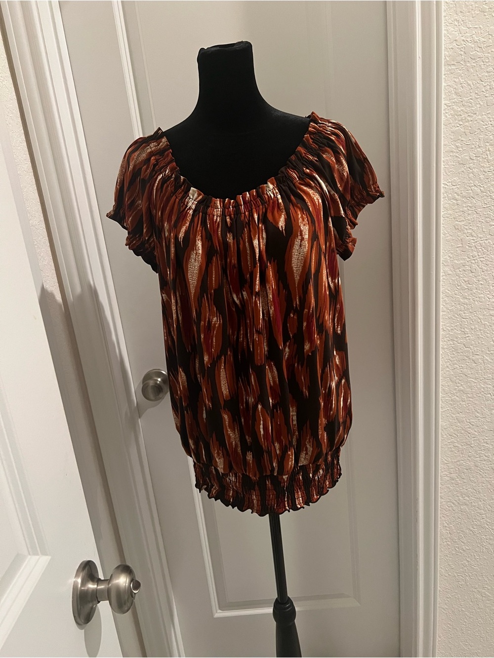 apt.9 Stretch Women’s M Brown Rust Black Abstract Print Ruffle Sleeve Top